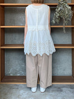 【SALE】tumugu / カットワークレース 2wayノースリチュニック（IVORY）