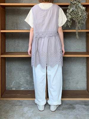 【SALE】tumugu / カットワークレース 2wayノースリチュニック（GRAY）