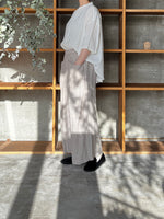 IKKUNA / short-sleeve gathered blouse