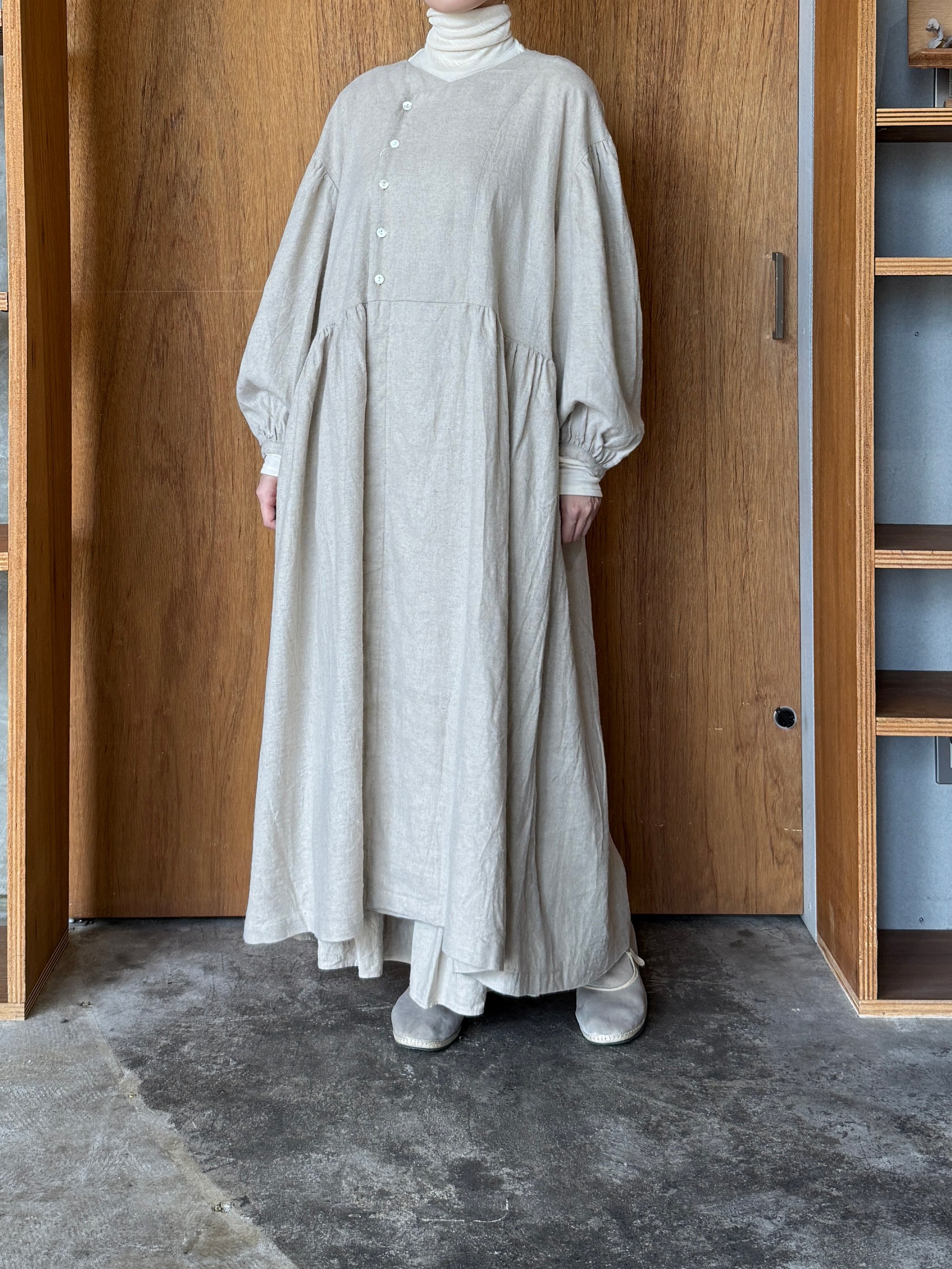 UNIVERSAL TISSU /  綿麻起毛ツイル ガウンワンピース（キナリ）