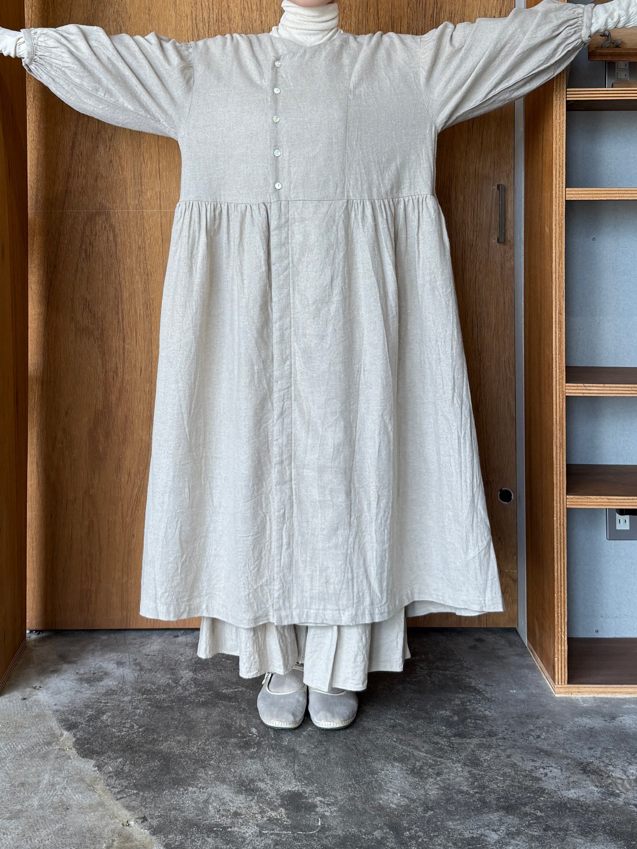 UNIVERSAL TISSU /  綿麻起毛ツイル ガウンワンピース（キナリ）