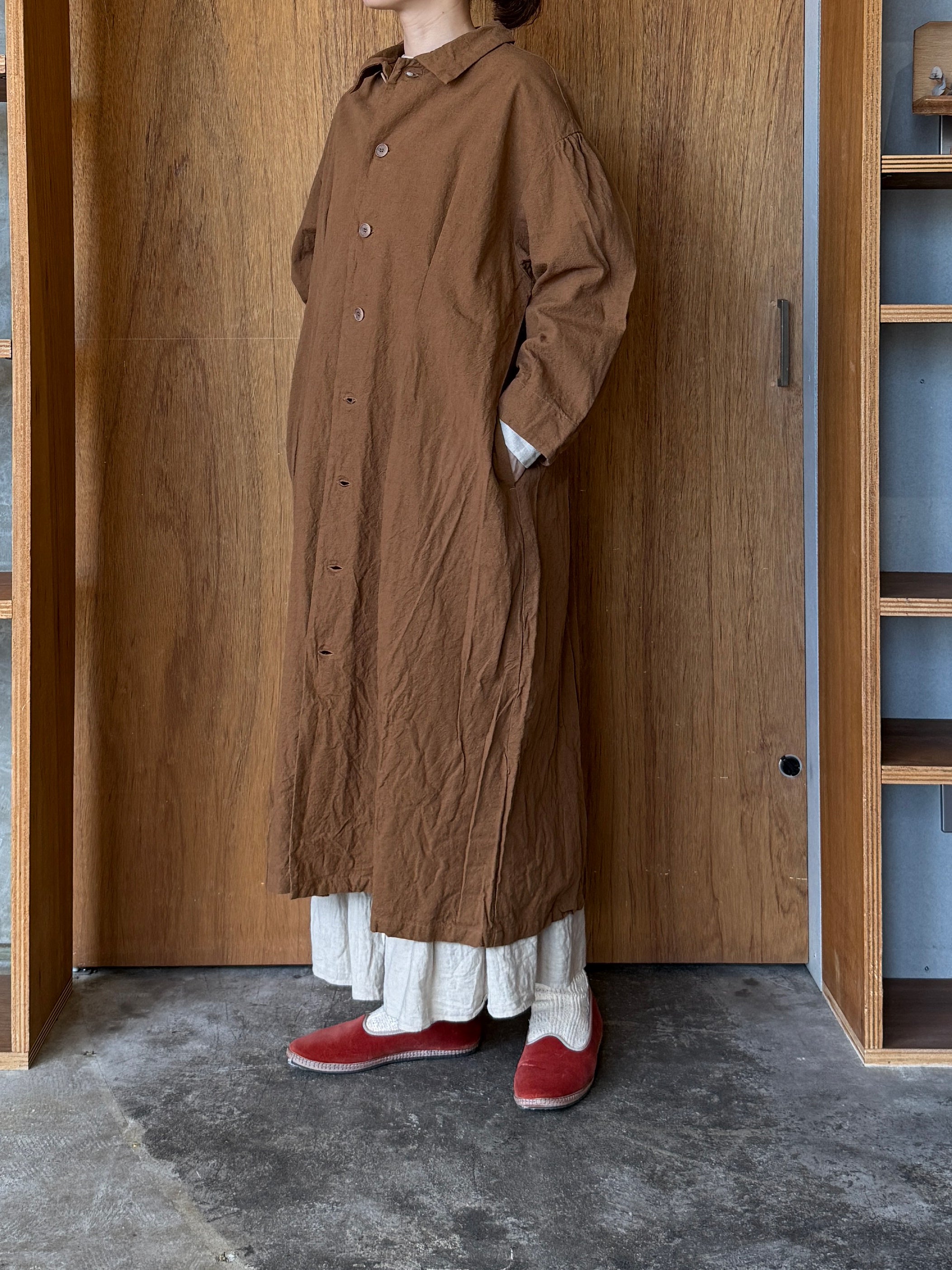 ROBE de PEAU / PAINTER CANVAS COAT (ALMOND)