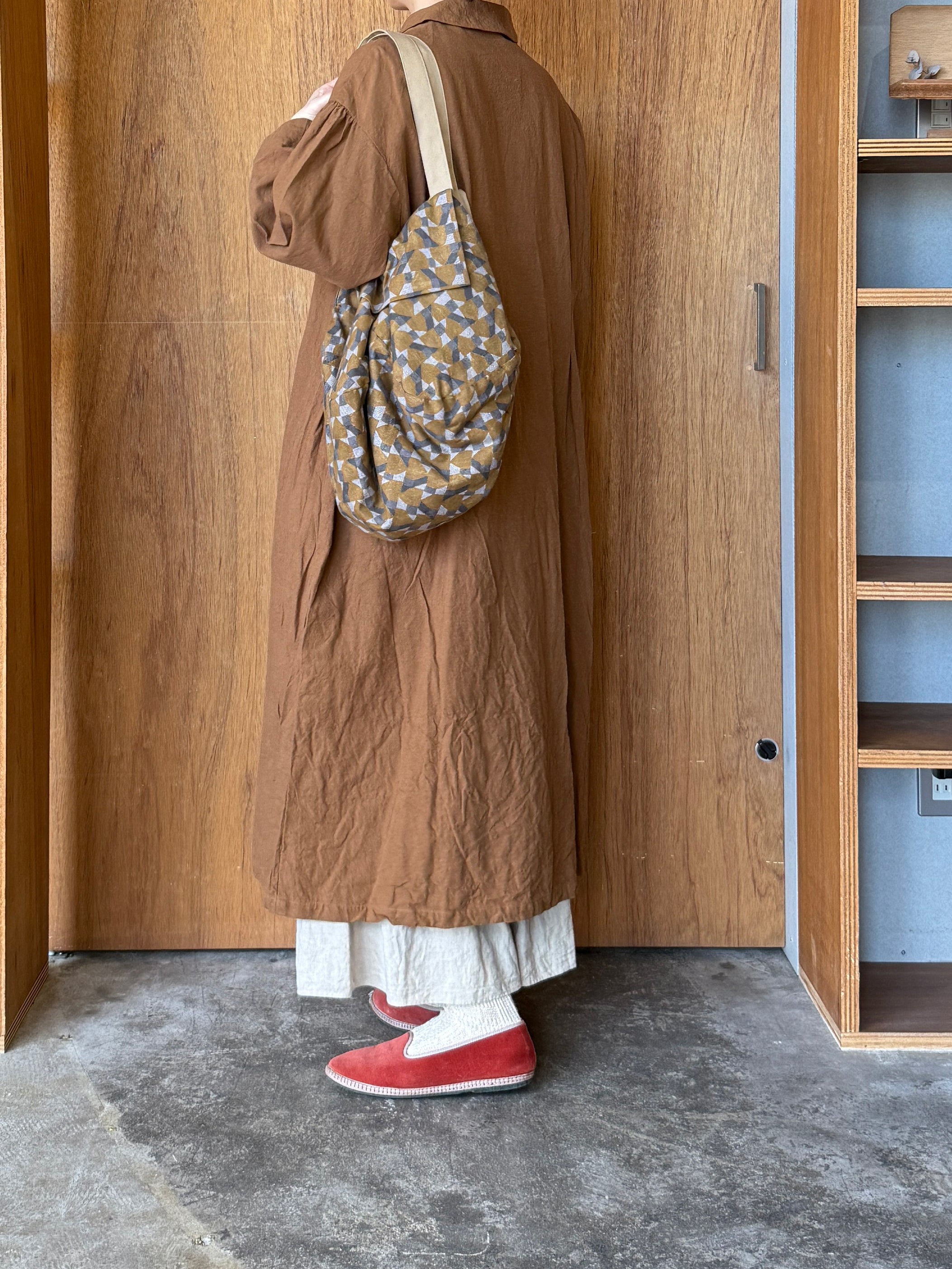 ROBE de PEAU / PAINTER CANVAS COAT (ALMOND)