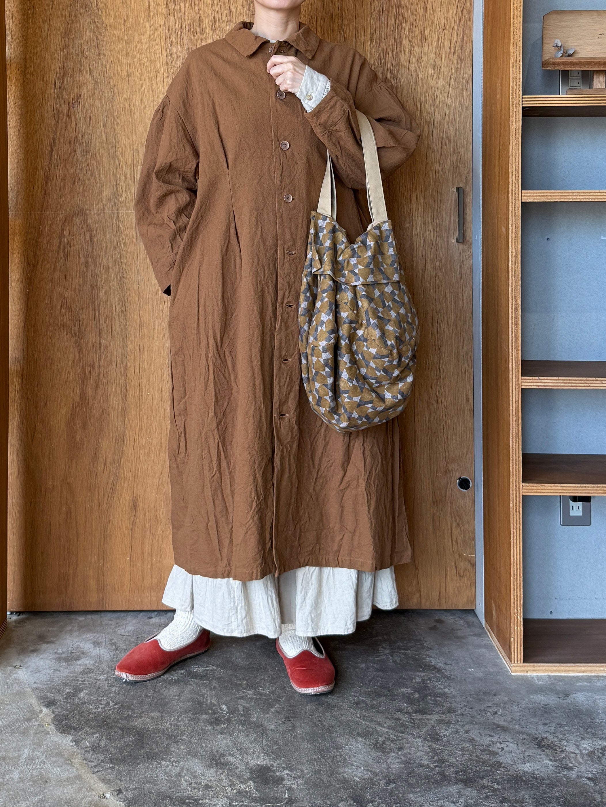 ROBE de PEAU / PAINTER CANVAS COAT (ALMOND)