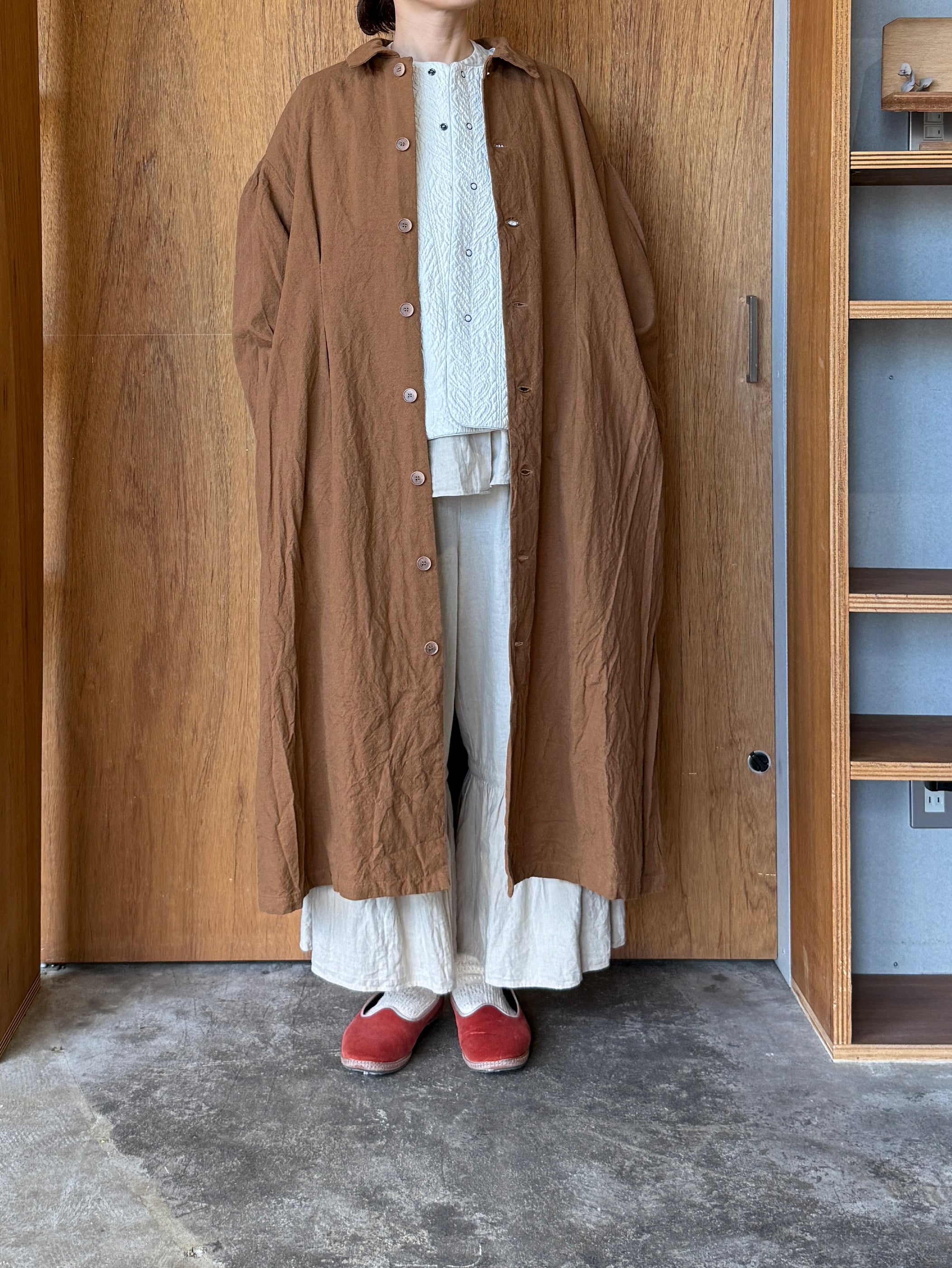 ROBE de PEAU / PAINTER CANVAS COAT (ALMOND)