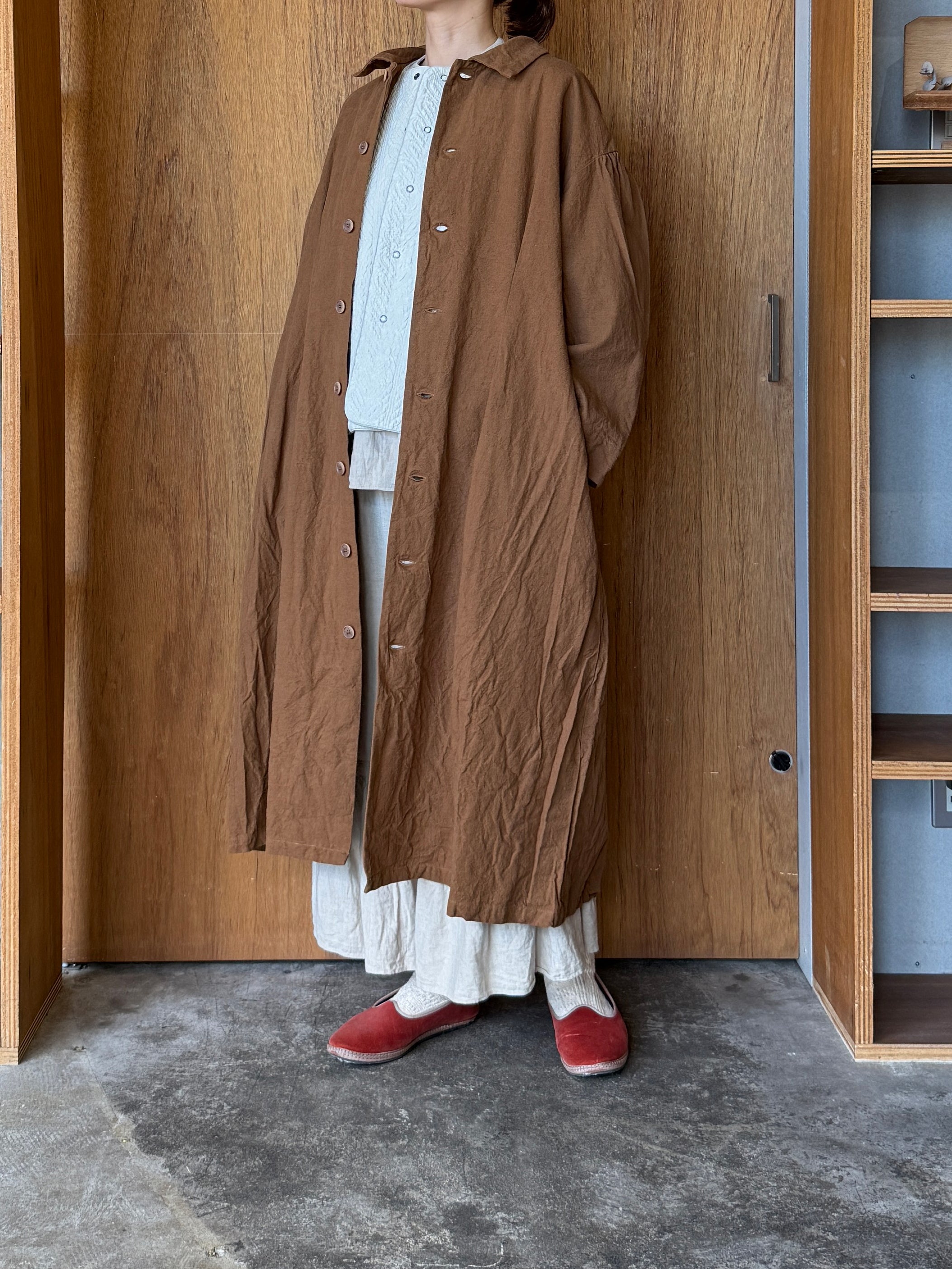 ROBE de PEAU / PAINTER CANVAS COAT (ALMOND)