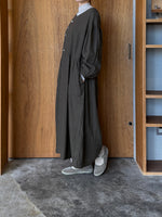 UNIVERSAL TISSU /  綿麻起毛ツイル ガウンワンピース（カーキ）