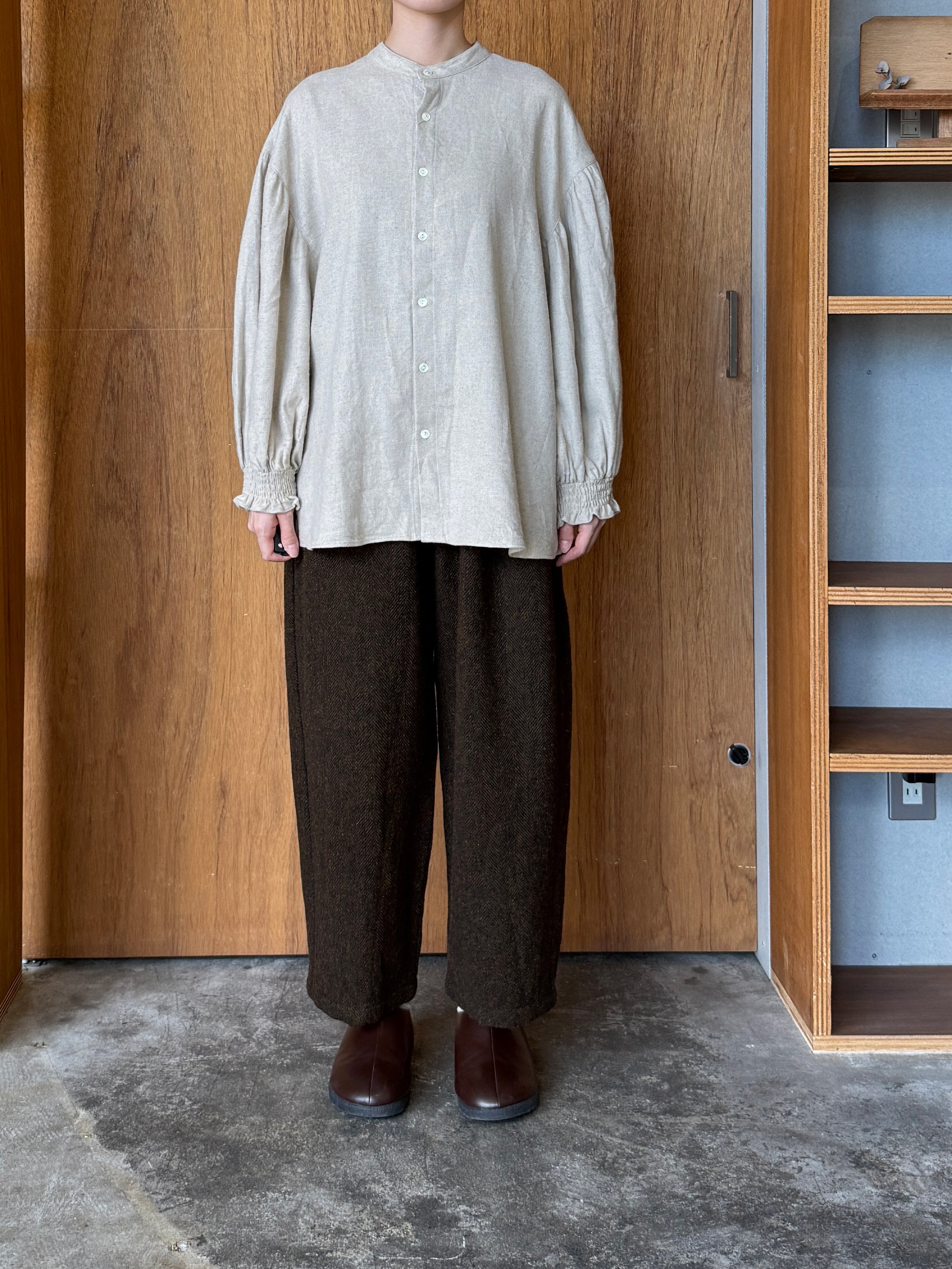 UNIVERSAL TISSU /  綿麻起毛ツイル ギャザースリーブブラウス（キナリ）