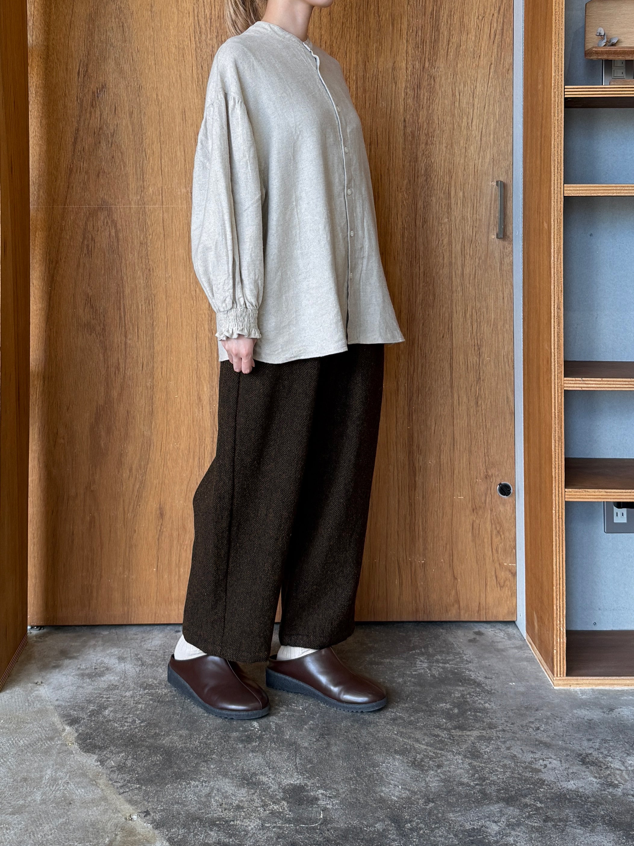 UNIVERSAL TISSU /  綿麻起毛ツイル ギャザースリーブブラウス（キナリ）