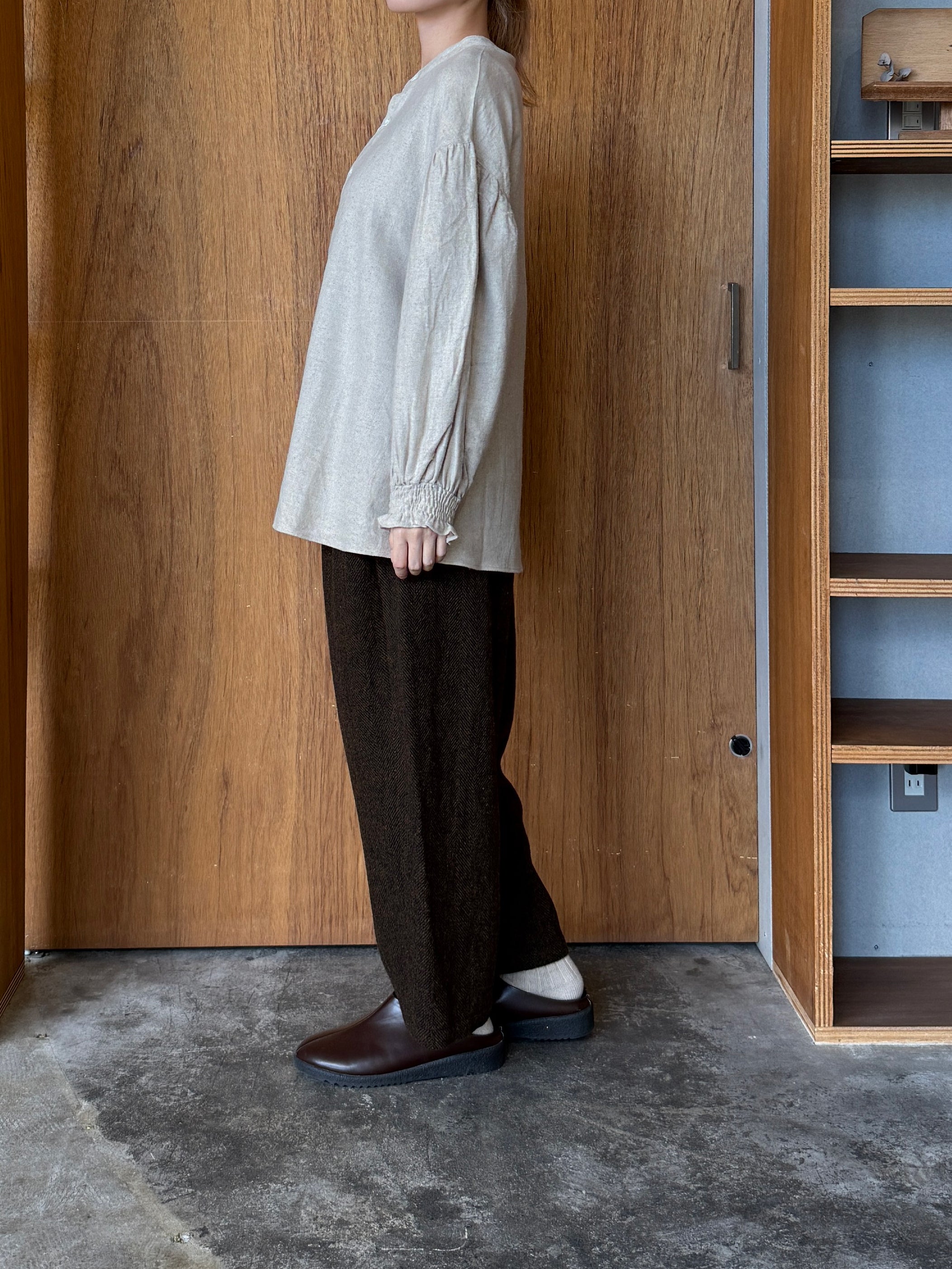 UNIVERSAL TISSU /  綿麻起毛ツイル ギャザースリーブブラウス（キナリ）