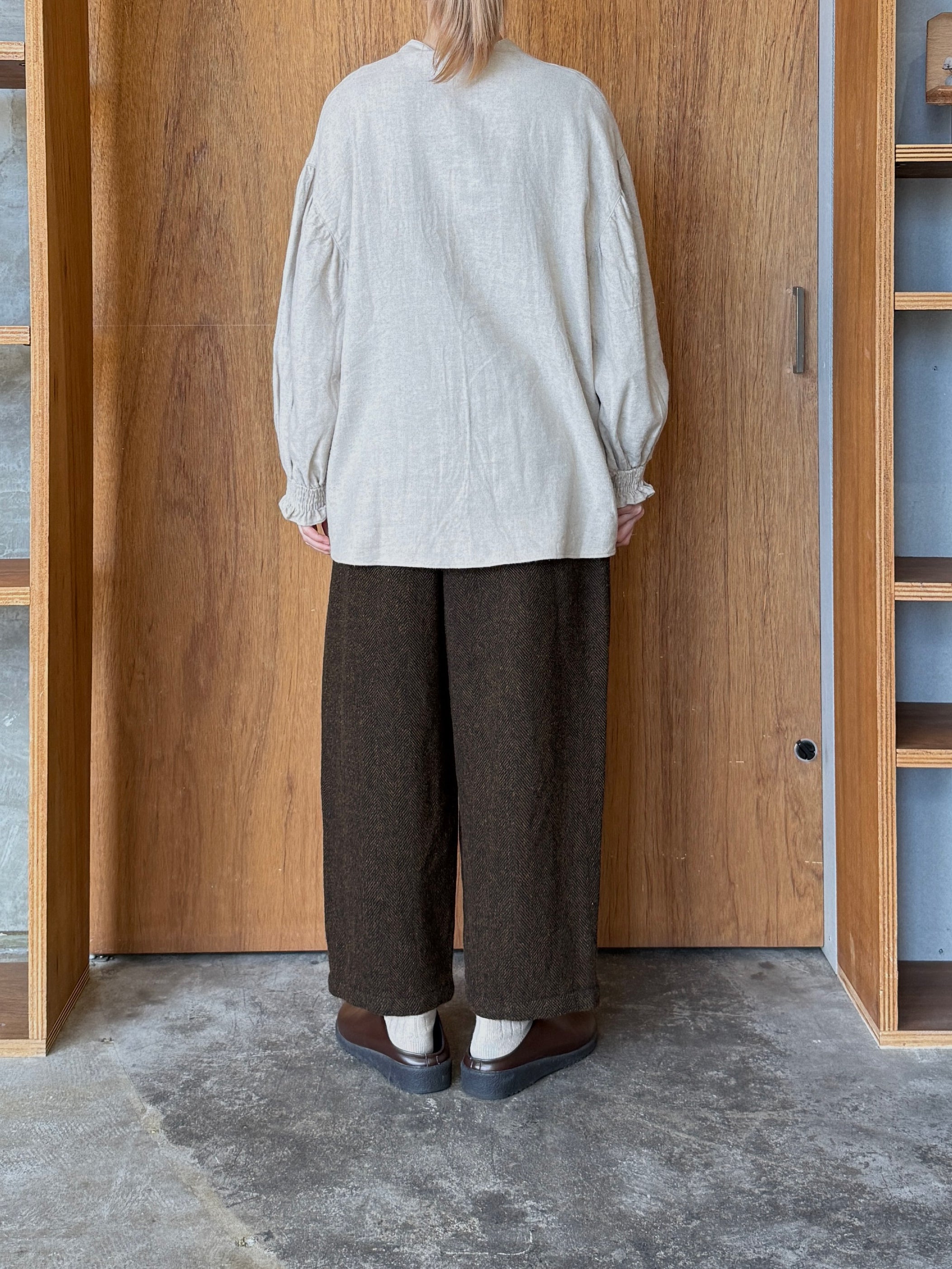 UNIVERSAL TISSU /  綿麻起毛ツイル ギャザースリーブブラウス（キナリ）