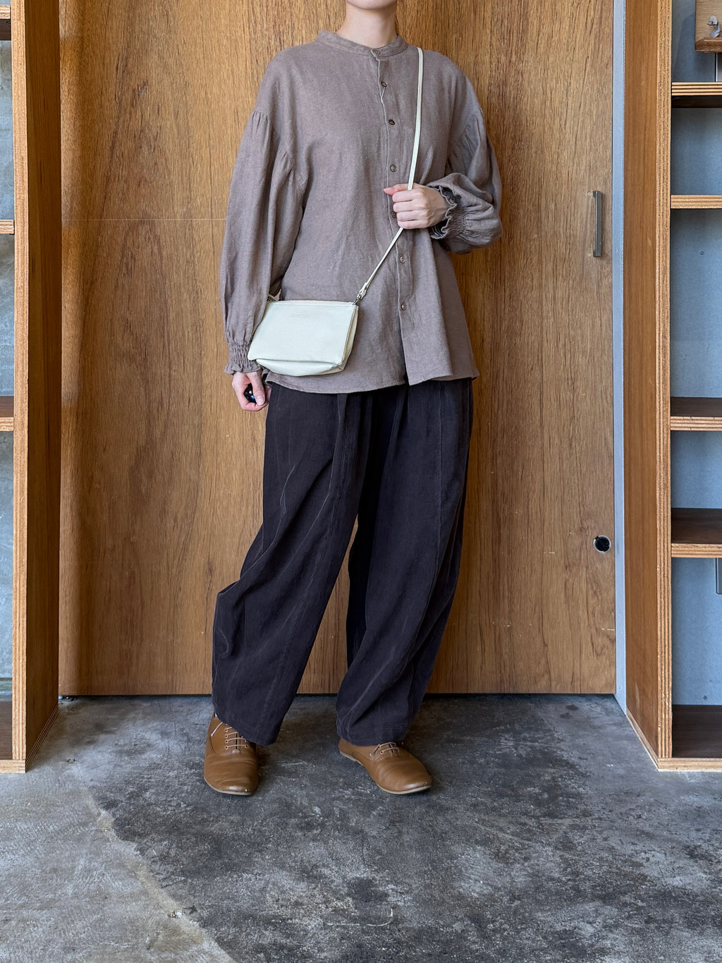 UNIVERSAL TISSU /  綿麻起毛ツイル ギャザースリーブブラウス（モカ）