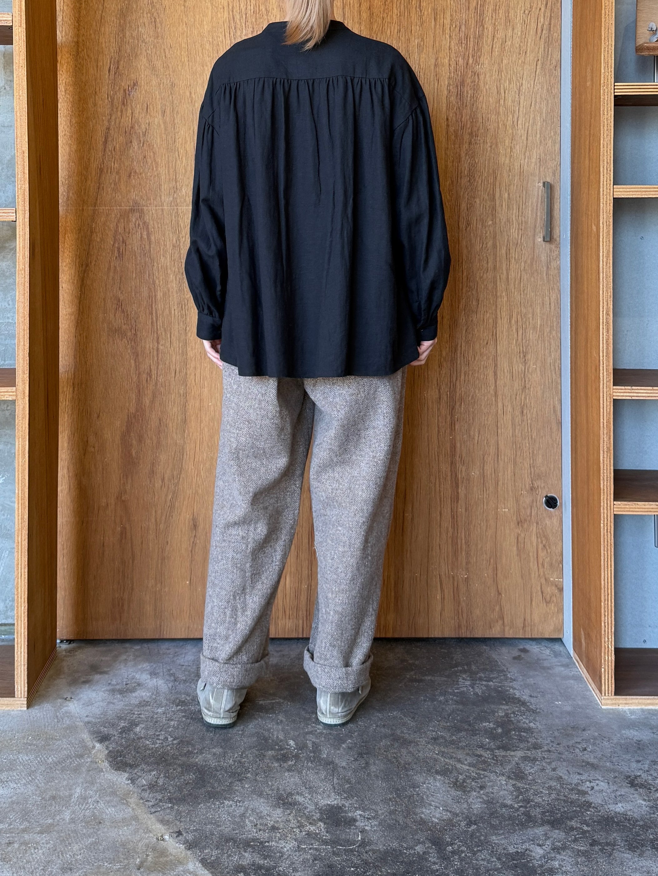 ROBE de PEAU / CAMILLE BAND COLLER SHIRT (BLACK)