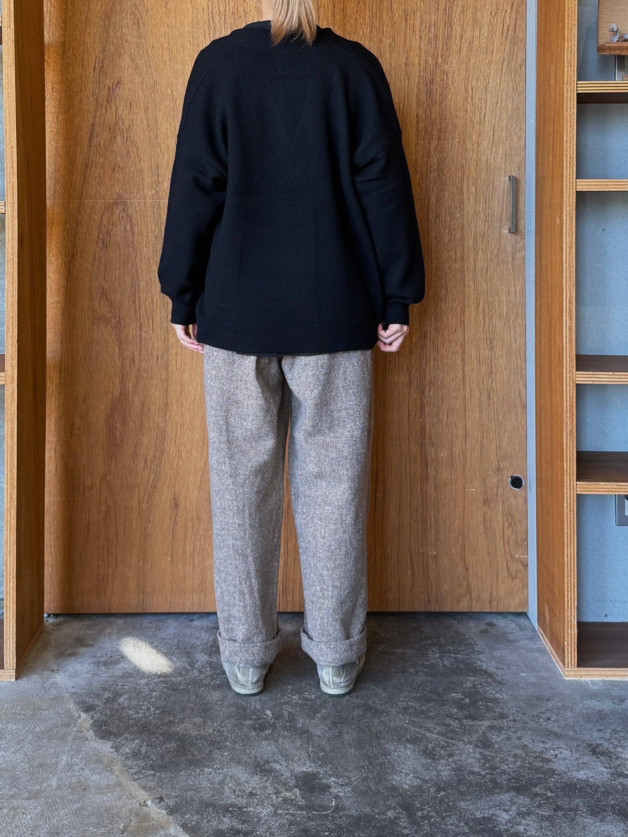 UNIVERSAL TISSU /  フレンチメリノ Vネックカーディガン（クロ）