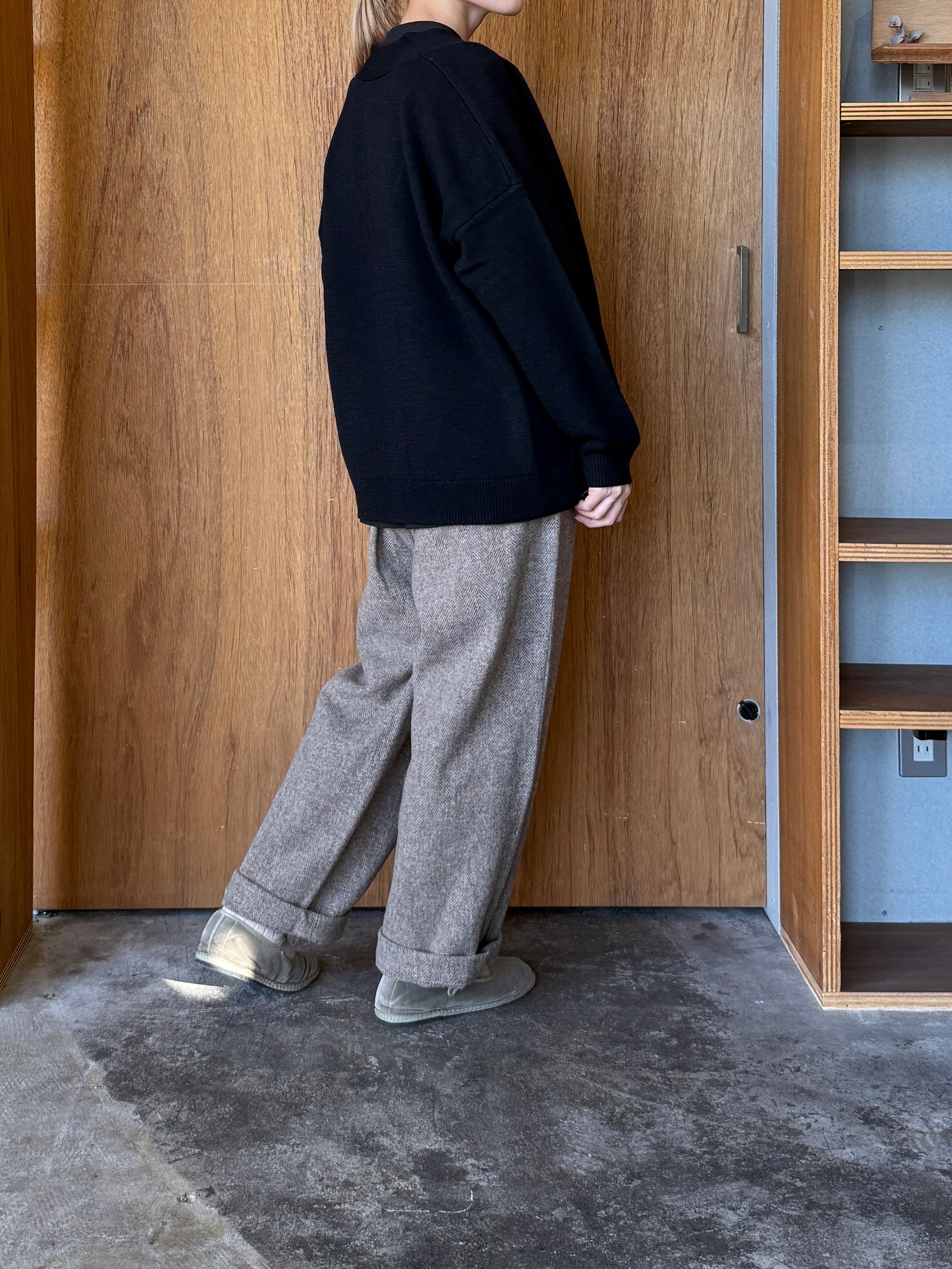 UNIVERSAL TISSU /  フレンチメリノ Vネックカーディガン（クロ）