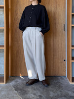 UNIVERSAL TISSU /  綿麻起毛ツイル ギャザースリーブブラウス（クロ）