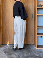 UNIVERSAL TISSU /  綿麻起毛ツイル ギャザースリーブブラウス（クロ）