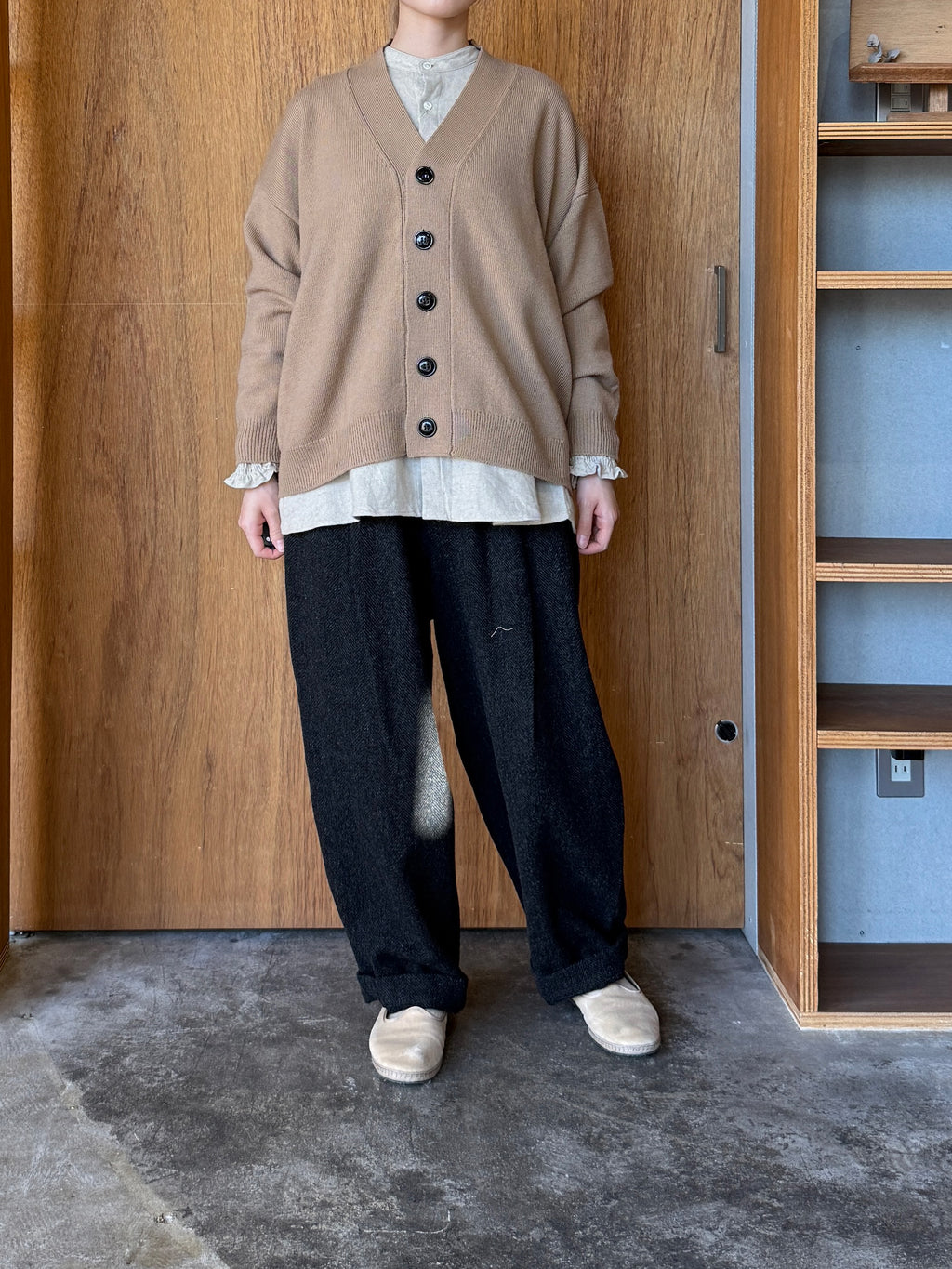 UNIVERSAL TISSU /  フレンチメリノ Vネックカーディガン（モカ）