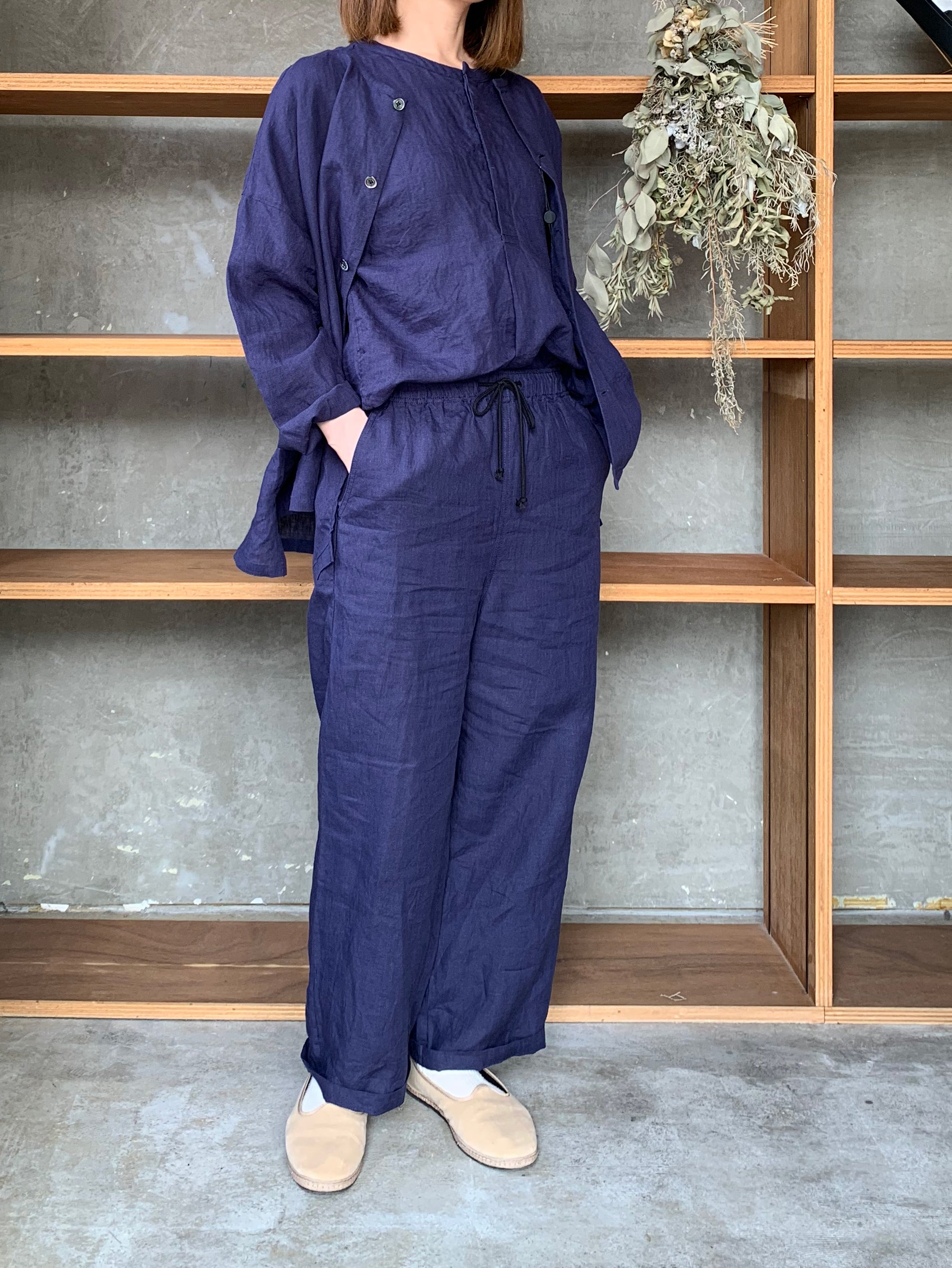 TISSU / フレンチリネン  ノーカラーシャツ（ネイビー）