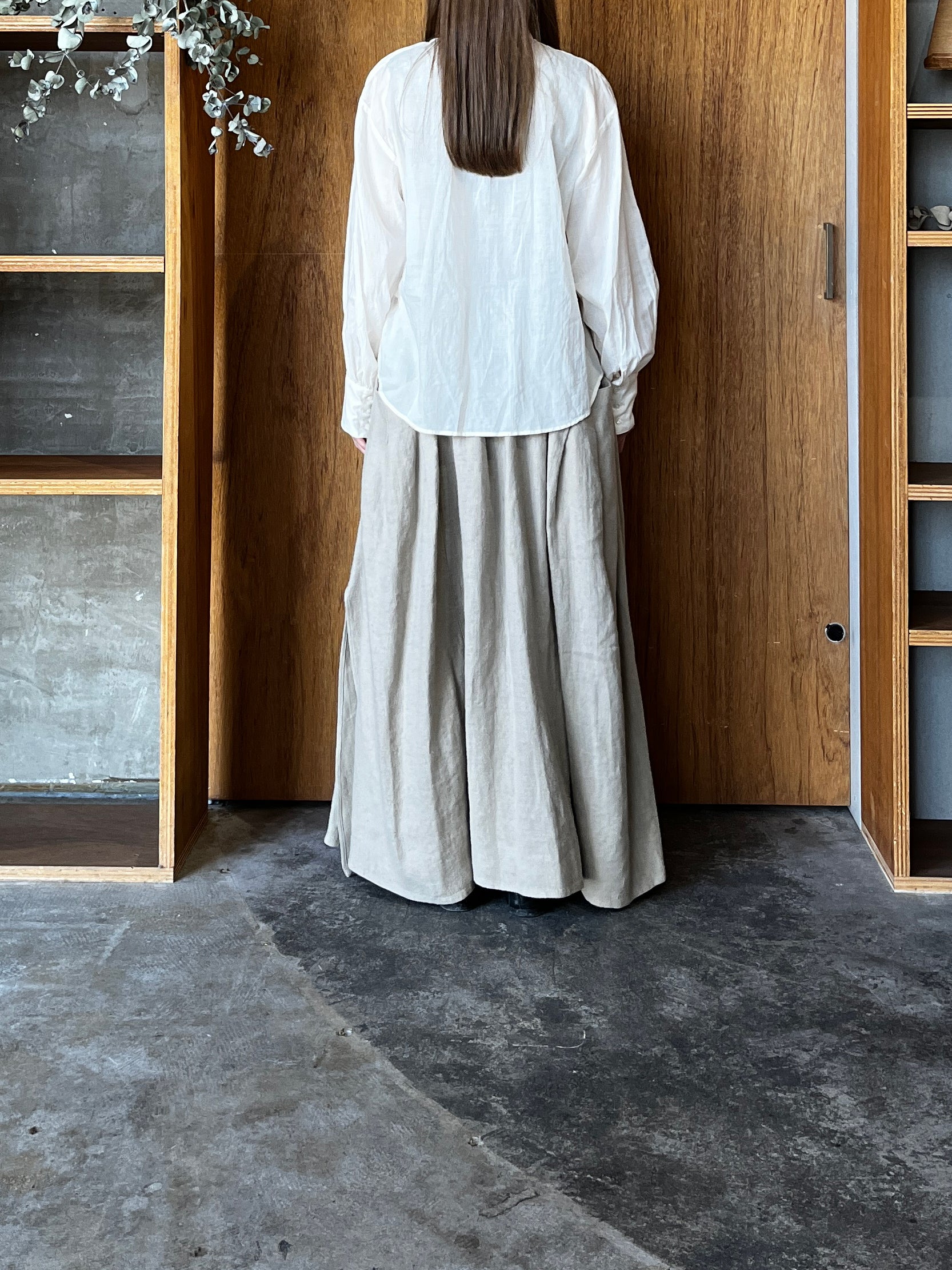 IKKUNA / tucked blouse（nude）