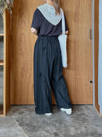 qiri / antique chain embroidery gather  pants (クロ)