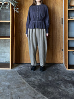 IKKUNA / tucked blouse（charcoal gray）