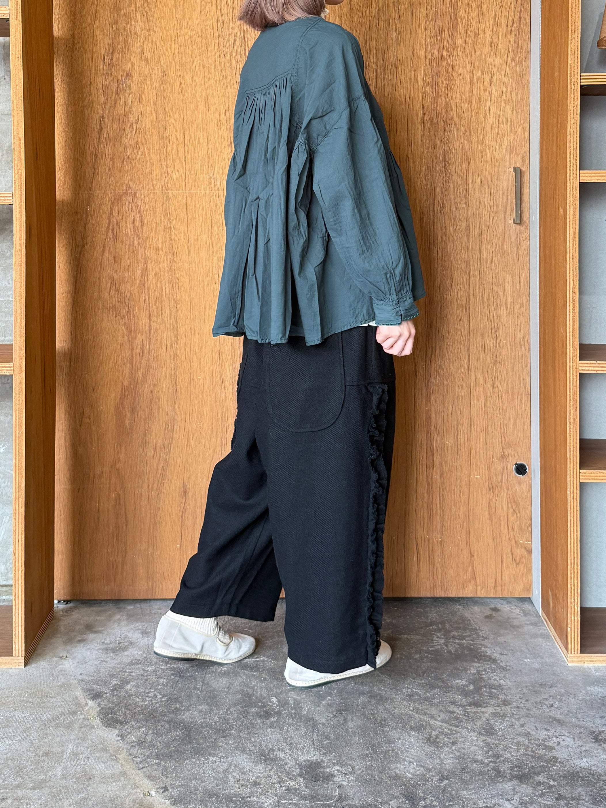 tumugu / ふわふわコットン ブラウス（DARK GREEN）