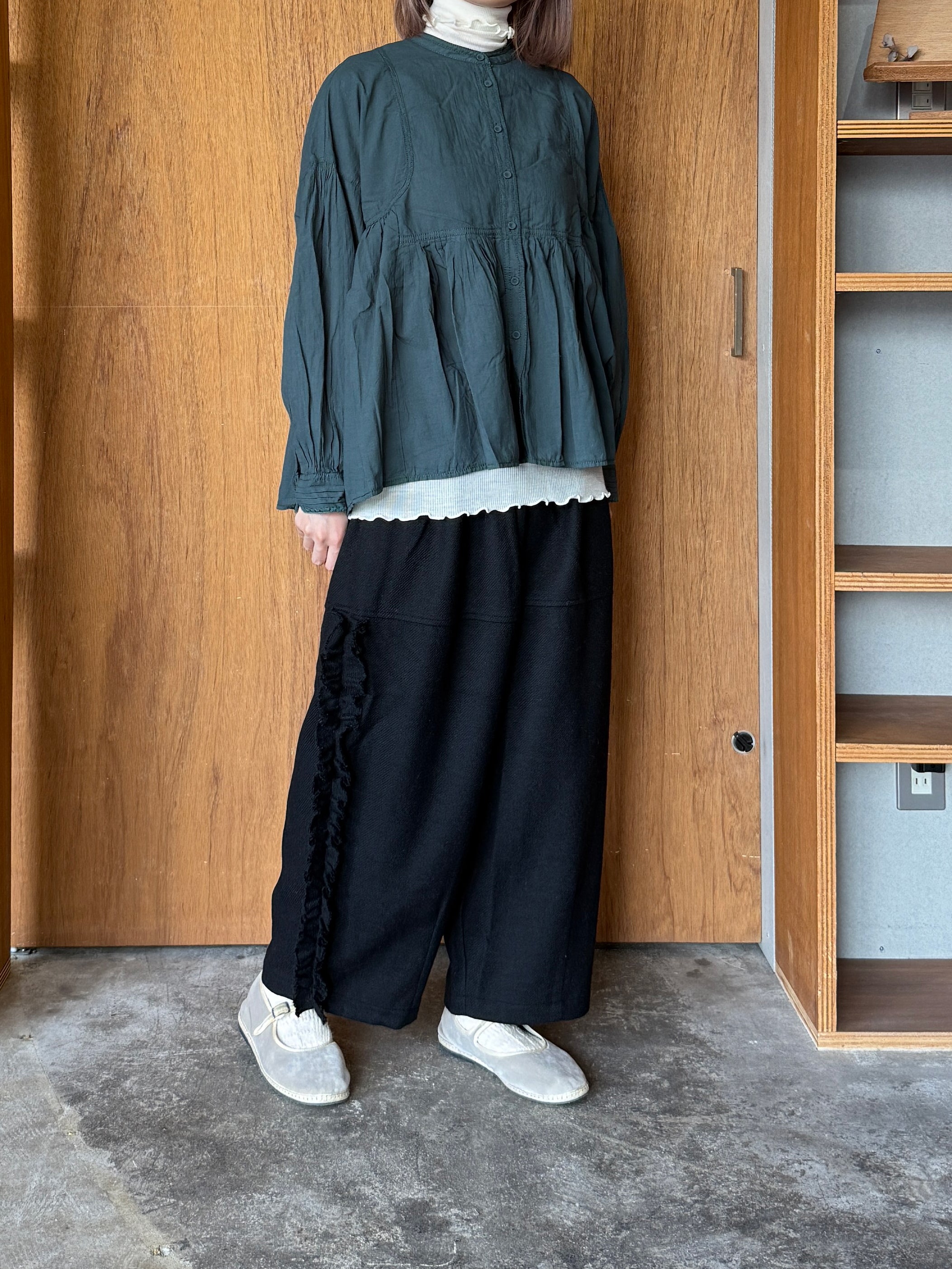 tumugu / ふわふわコットン ブラウス（DARK GREEN）