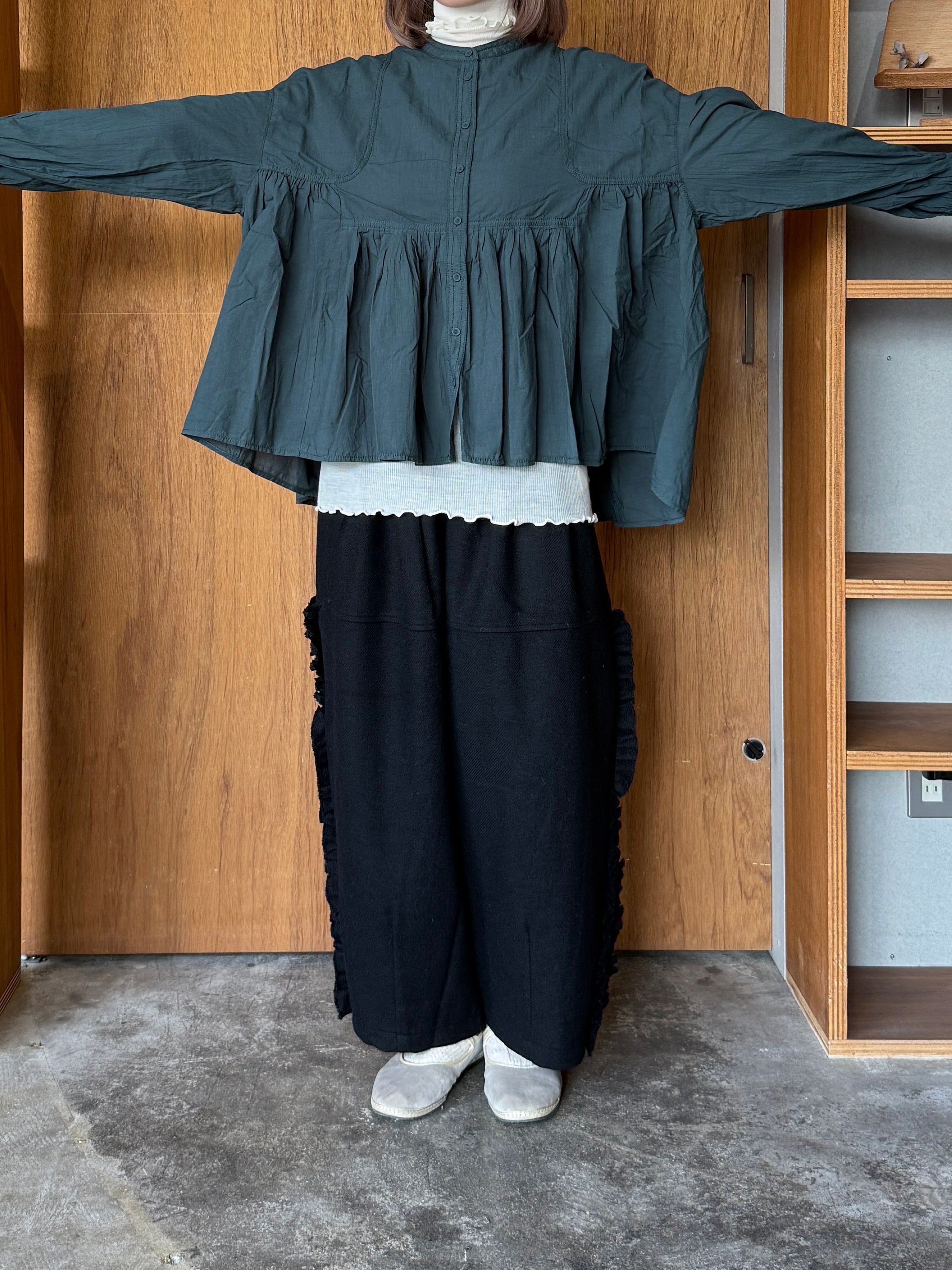 tumugu / ふわふわコットン ブラウス（DARK GREEN）