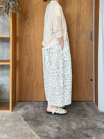 【SALE】tumugu / コットンウェービープリント オールインワン（BEIGE）