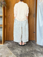 【SALE】tumugu / コットンウェービープリント オールインワン（BEIGE）