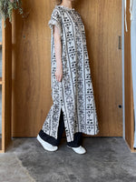 qiri / grow embroidery frill one-piece (ベージュ黒柄)