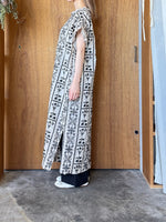 qiri / grow embroidery frill one-piece (ベージュ黒柄)