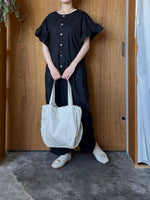 UNIVERSAL SEVEN / ナチュラルタイプライター フリルスリーブサロペットPT（クロ）