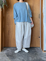 ROBE de PEAU / TUCKED BLOUSE (GRAYISH BLUE)