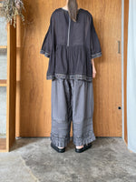 tumugu / カディコットン　ブラウス（BLACK）