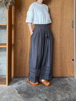 tumugu / スモッキングリネンビスコース　パンツ　(SLATE GRAY)