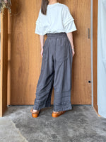 tumugu / スモッキングリネンビスコース　パンツ　(SLATE GRAY)
