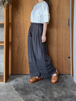 tumugu / スモッキングリネンビスコース　パンツ　(SLATE GRAY)