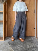 tumugu / スモッキングリネンビスコース　パンツ　(SLATE GRAY)