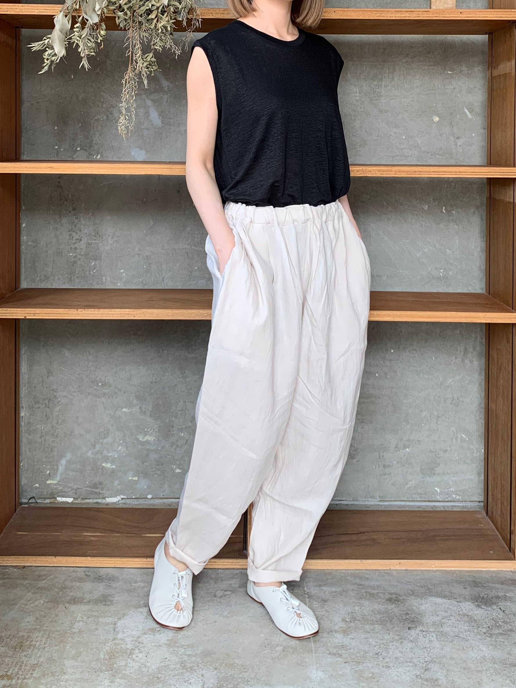 suzuki takayuki / linen tank top（black）
