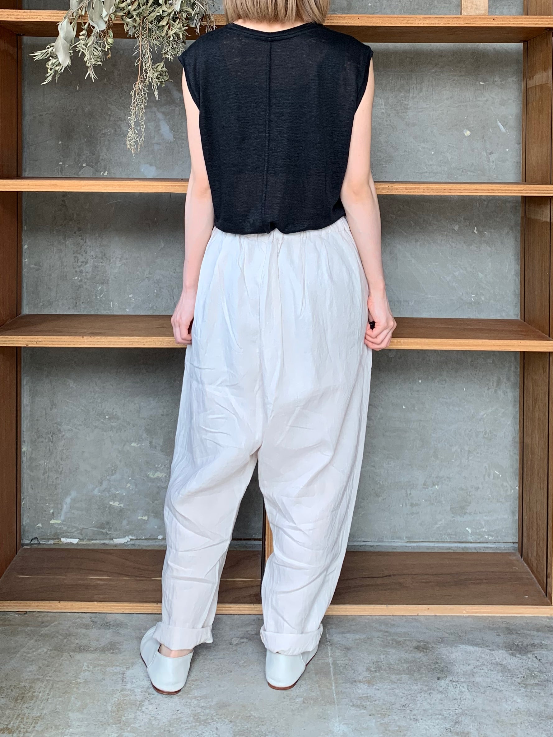 suzuki takayuki / linen tank top（black）