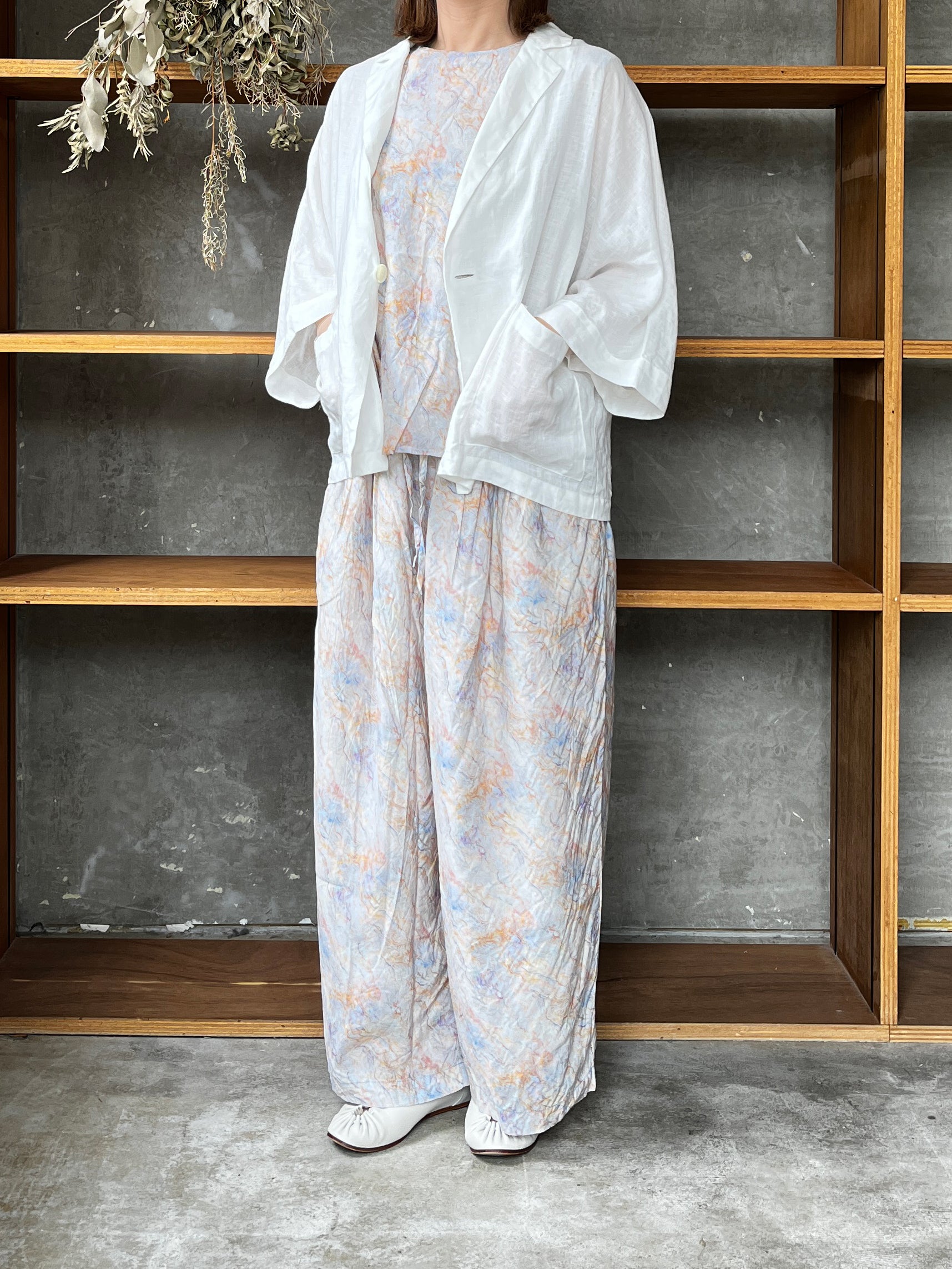 【SALE】UNIVERSAL TISSU / フレンチリネン ドルマンスリープシャツジャケット（オフ）
