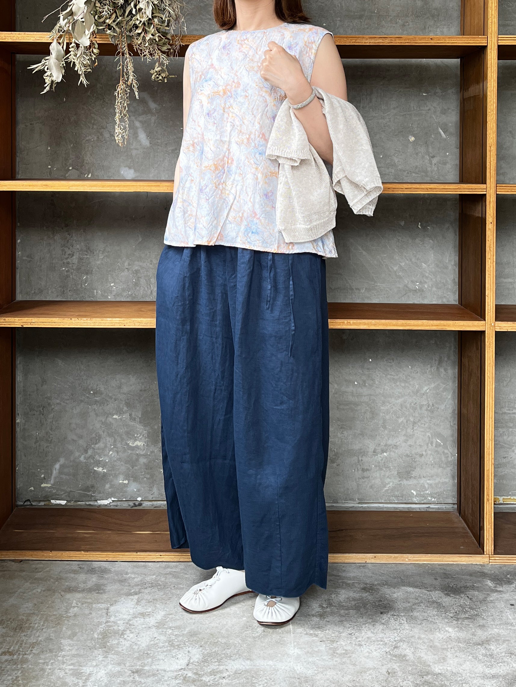 ROBE de PEAU / MARBLE PATTERN SLEEVELESS PULLOVER (BLUE MARBLE)