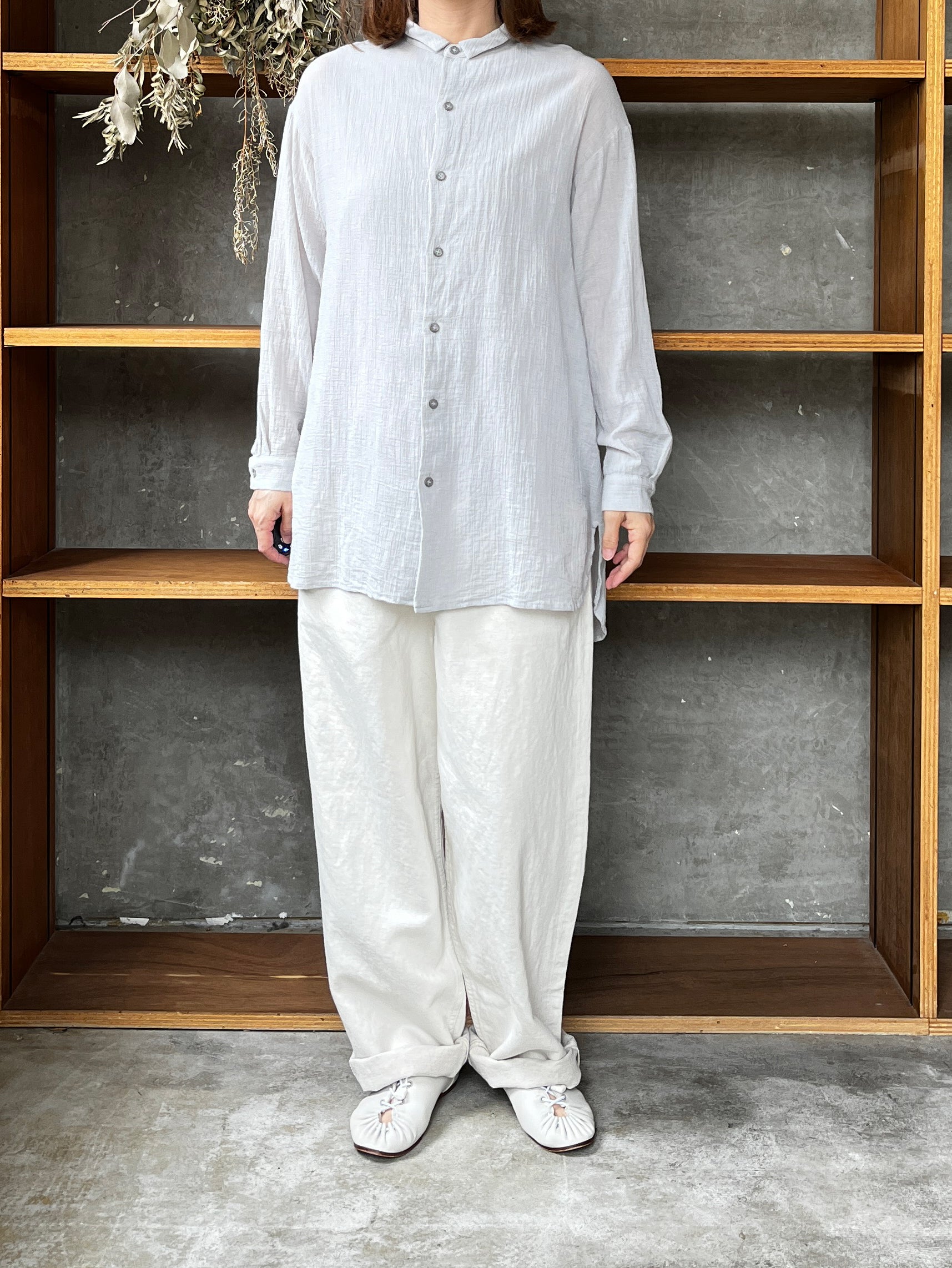 ROBE de PEAU / PETIT COL BLOUSE (LIGHT GRAY)
