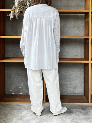 ROBE de PEAU / PETIT COL BLOUSE (LIGHT GRAY)