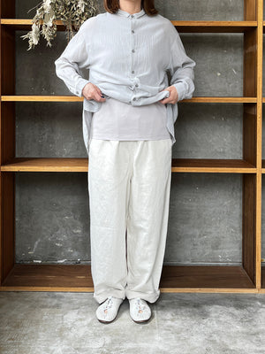 ROBE de PEAU / PETIT COL BLOUSE (LIGHT GRAY)