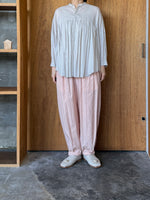 suzuki takayuki / tucked cape blouse（pale mist）