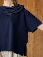 UNIVERSAL SEVEN / クラシック天竺 ネックフリルTシャツ（ネイビー）