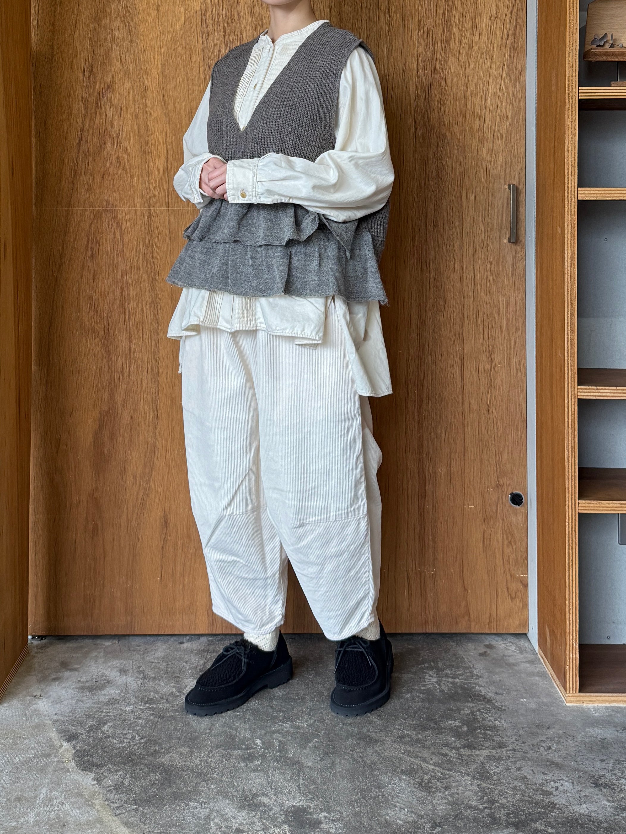 tumugu / オーガニックコットンコーデュロイ ティンカーパンツ（IVORY）